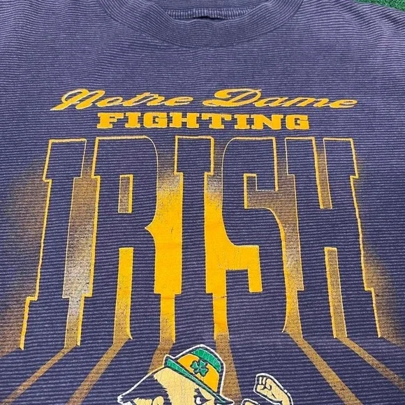 Vintage 1980s Notre Dame Fighting Irish T-Shirt - Picture 4 of 7